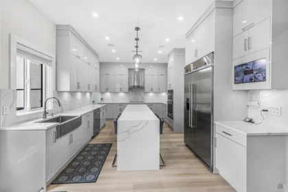 Kitchen Photo of 12525 75a Avenue, Surrey, BC