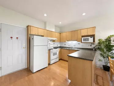 Walk-In Closet Photo of 2 5931 Williams Road, Richmond, BC