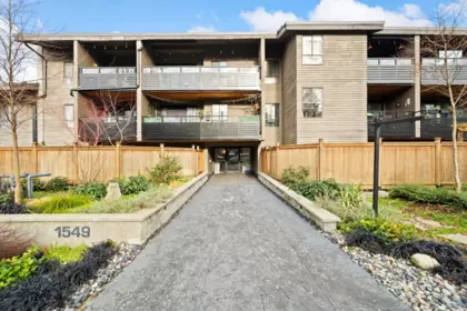 Entry Foyer Photo of 104 1549 Kitchener Street, Vancouver, BC