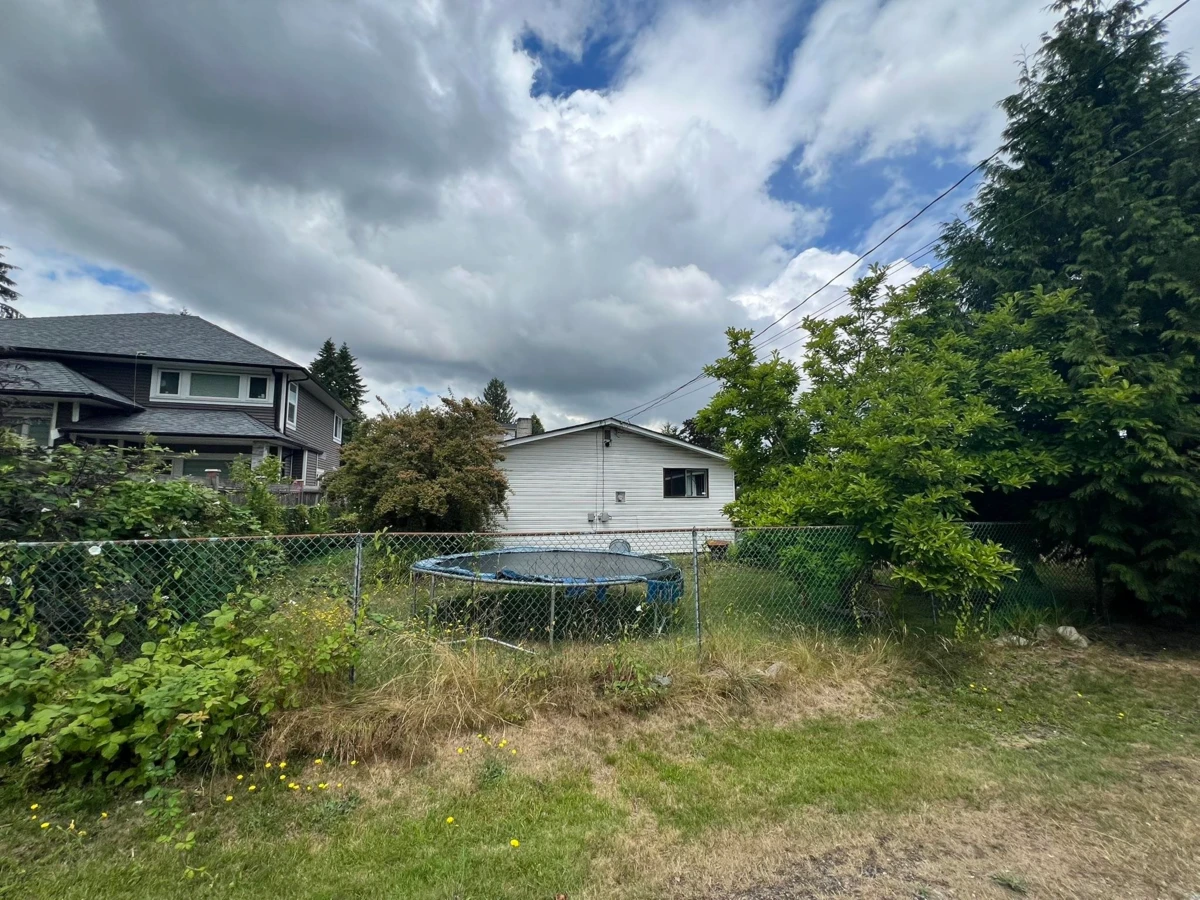 Family Room Photo of 10307 146 Street, Surrey, BC