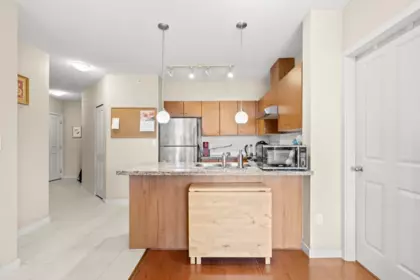 Kitchen Island Photo of 1904 511 Rochester Avenue, Coquitlam, BC