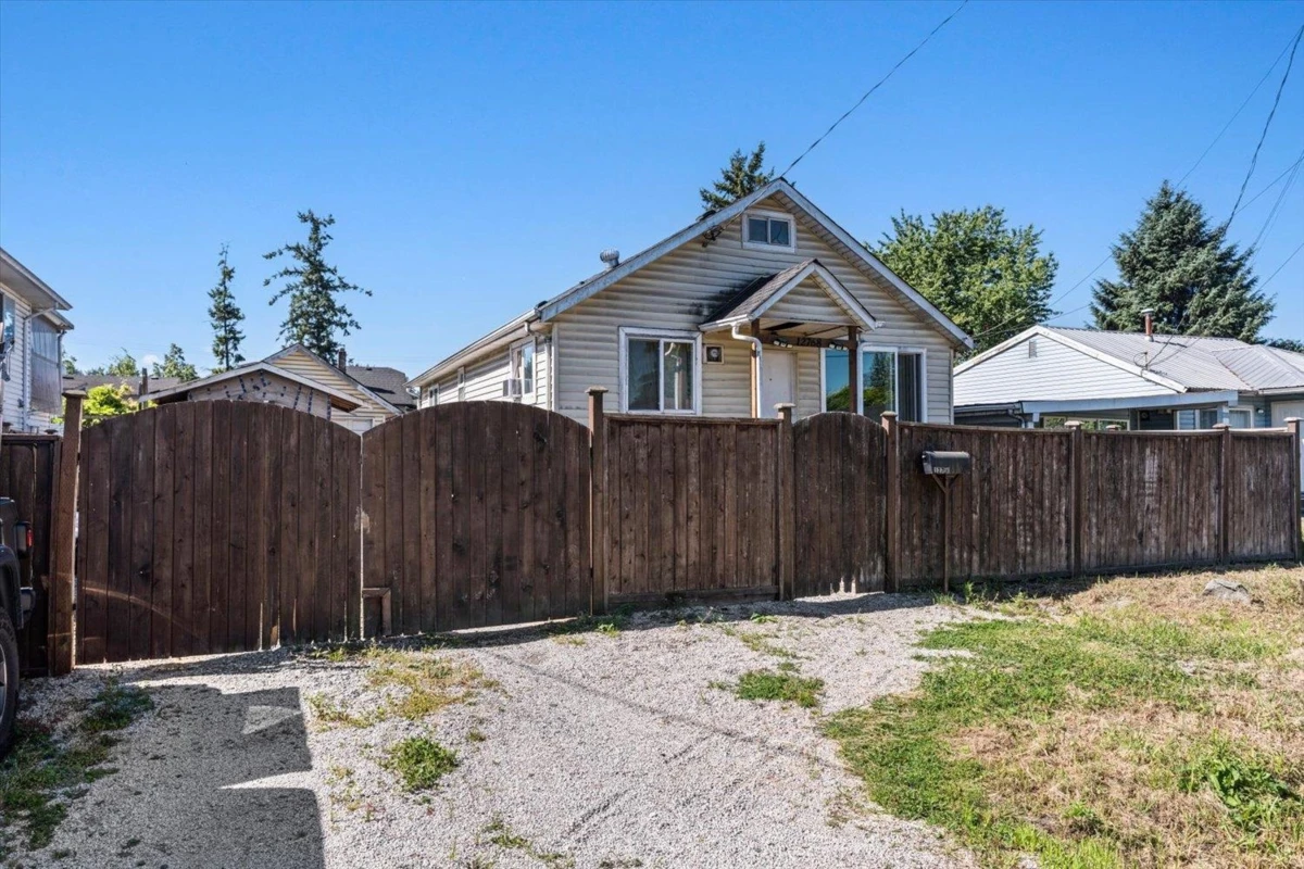 Living Room Photo of 12768 112b Avenue, Surrey, BC