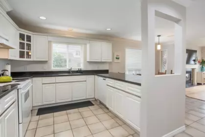 Pantry Photo of 380 55a Street, Delta, BC