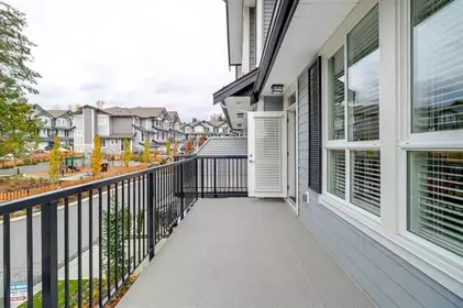 Entry Foyer Photo of 5 7157 210 Street, Langley, BC