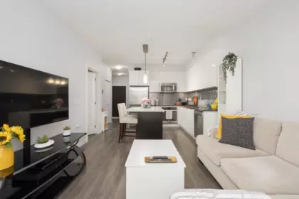 Kitchen Island Photo of 417 2665 Mountain Highway, North Vancouver, BC