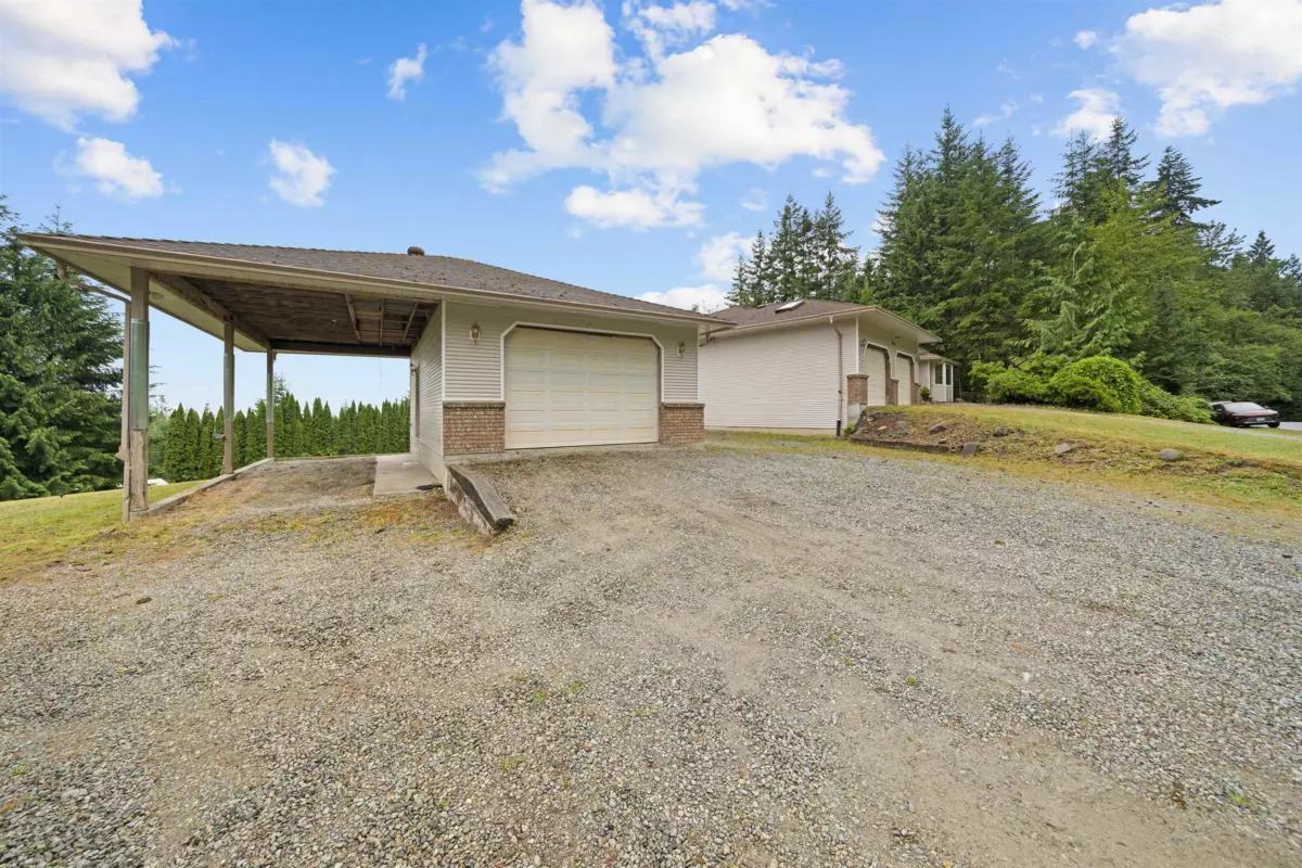 Family Room Photo of 27660 128 Avenue, Maple Ridge, BC