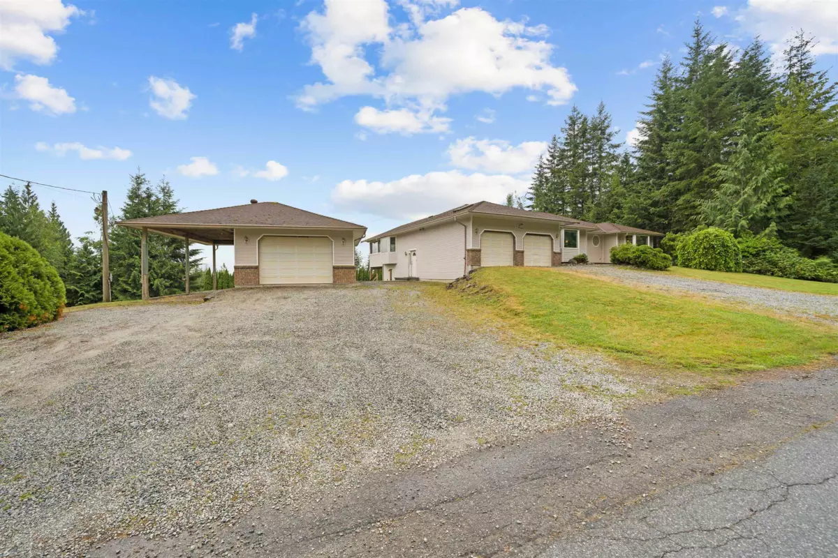 Living Room Photo of 27660 128 Avenue, Maple Ridge, BC