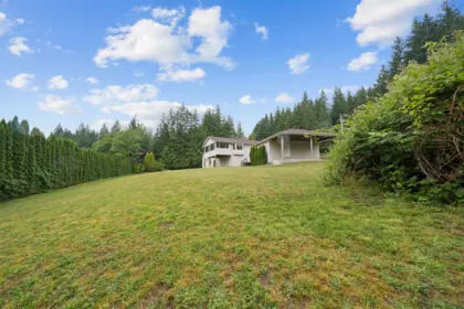 Kitchen Island Photo of 27660 128 Avenue, Maple Ridge, BC