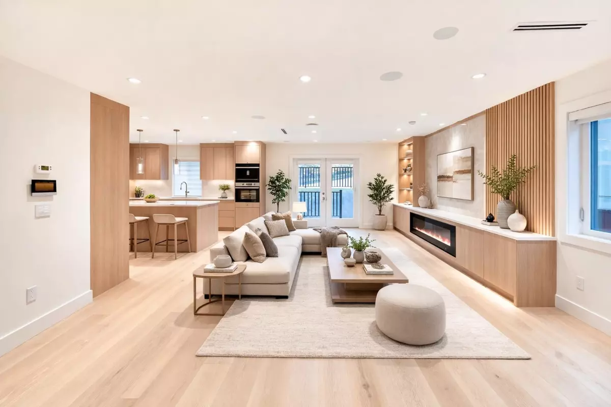 Family Room Photo of 806 Montroyal Boulevard, North Vancouver, BC