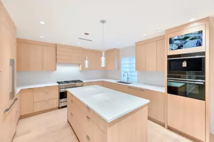 Kitchen Island Photo of 806 Montroyal Boulevard, North Vancouver, BC
