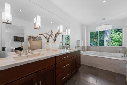 Entry Foyer Photo of 4411 Stone Crescent, West Vancouver, BC