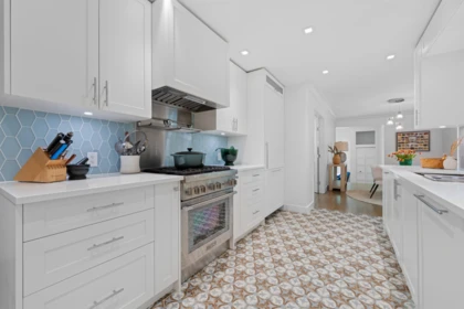 Kitchen Island Photo of 4411 Stone Crescent, West Vancouver, BC