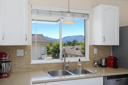 Kitchen Photo of 45 2023 Winfield Drive, Abbotsford, BC