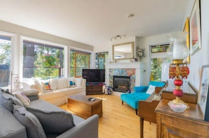 Breakfast Nook Photo of 9127 Redrooffs Road, Halfmoon Bay, BC
