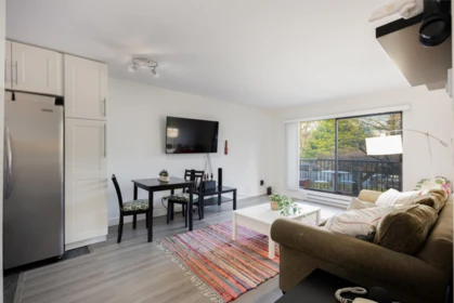 215 251 W 4th Street, North Vancouver, BC, North Vancouver — Apartment/Condo for sale