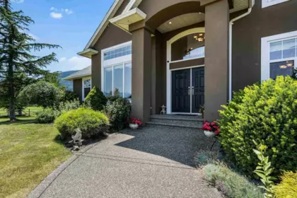 Kitchen Island Photo of 43052 Keith Wilson Road, Sardis - Greendale, BC