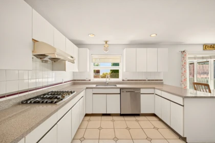 Kitchen Island Photo of 22637 Fraserbank Crescent, Richmond, BC