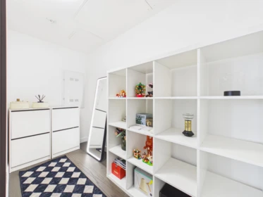 Laundry Room Photo of 808 68 Smithe Street, Vancouver, BC