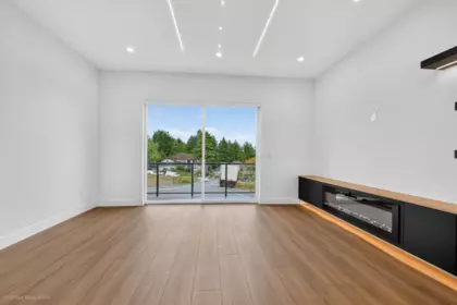 Office / Den Photo of 102 5642 144 St Street, Surrey, BC