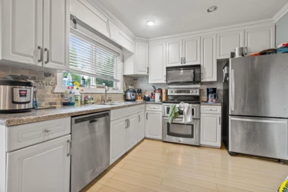 Kitchen Island Photo of 9716 Corbould Street, Chilliwack, BC