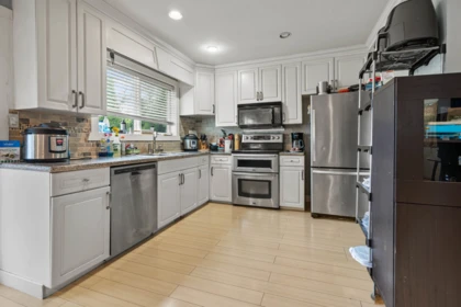 Kitchen Photo of 9716 Corbould Street, Chilliwack, BC