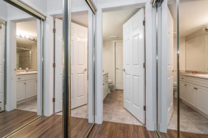Entry Foyer Photo of 207 13860 70 Avenue, Surrey, BC