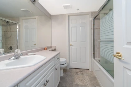 Hallway Photo of 207 13860 70 Avenue, Surrey, BC