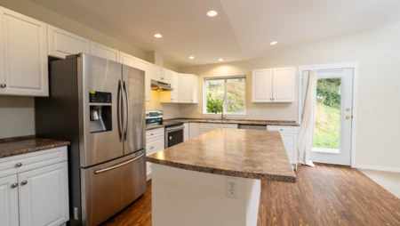 Family Room Photo of 5839 Trail Avenue, Sechelt, BC
