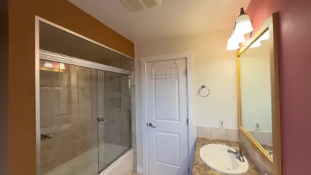 Mudroom Photo of 661 Andover Crescent, West Vancouver, BC