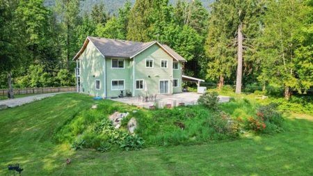 14605 Squamish Valley Road, Squamish, BC, Squamish — Single Family Residence for sale