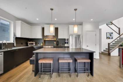 Kitchen Island Photo of 39224 Cardinal Drive, Squamish, BC