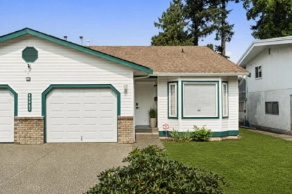 1&2 46043 Mellard Avenue, Chilliwack, BC, Chilliwack — Duplex for sale