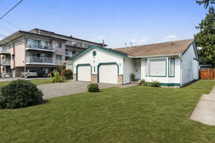 1&2 46043 Mellard Avenue, Chilliwack, BC, Chilliwack — Duplex for sale