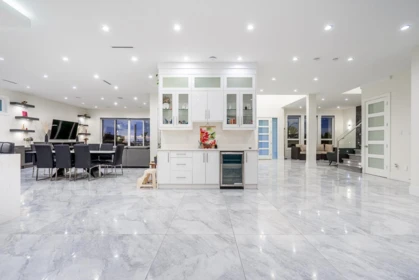 Kitchen Island Photo of 10490 125a Street, Surrey, BC