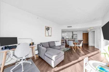 716 3557 Sawmill Crescent, Vancouver, BC, Vancouver — Apartment/Condo for sale