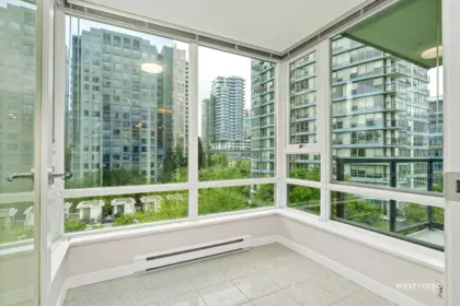 Kitchen Photo of 808 939 Expo Boulevard, Vancouver, BC