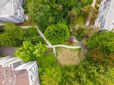 Backyard Photo of 113 9620 Manchester Drive, Burnaby, BC