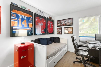 Hallway Photo of 113 9620 Manchester Drive, Burnaby, BC