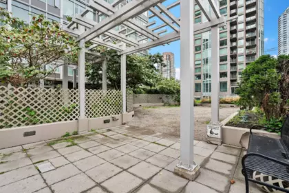 Front Yard Photo of 702 888 Homer Street, Vancouver, BC