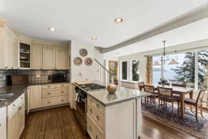 Entry Foyer Photo of 6054 Gleneagles Drive, West Vancouver, BC