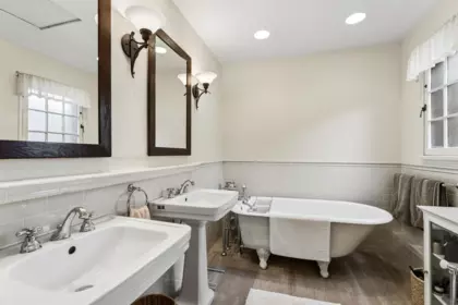 Hallway Photo of 6054 Gleneagles Drive, West Vancouver, BC