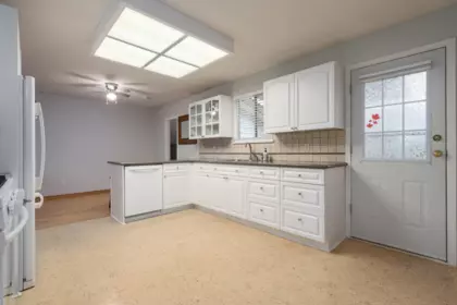 Kitchen Island Photo of 4872 58 Street, Delta, BC