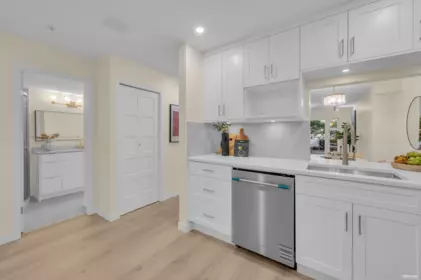 Kitchen Photo of 101 1924 Comox Street, Vancouver, BC