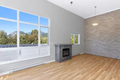 Kitchen Photo of 419 40437 Tantalus Road, Squamish, BC