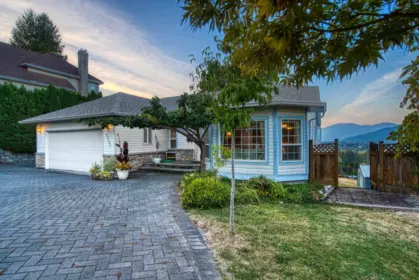 Breakfast Nook Photo of 47465 Swallow Crescent, Chilliwack, BC