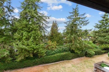 301 1561 Vidal Street, White Rock, BC, White Rock — Apartment/Condo for sale