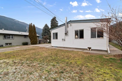 Outdoor Kitchen Photo of 65321 Pine Close, Boston Bar / Lytton, BC