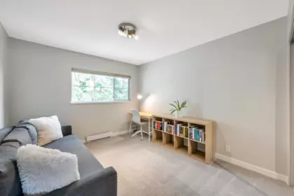 Hallway Photo of 50 16016 82 Avenue, Surrey, BC