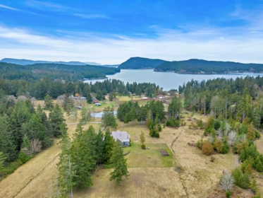 455 Anne Road, Mayne Island, BC, Mayne Island — Single Family Residence for sale