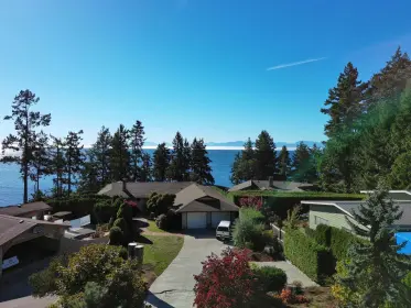 7073 Dale Road, Sechelt, BC, Sechelt — Single Family Residence for sale